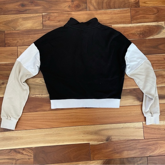 GUESS Color Block Cropped sweatshirt with zip front and Guess logo. Sz S - Picture 4 of 4